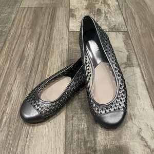 Michael chores open weave flats